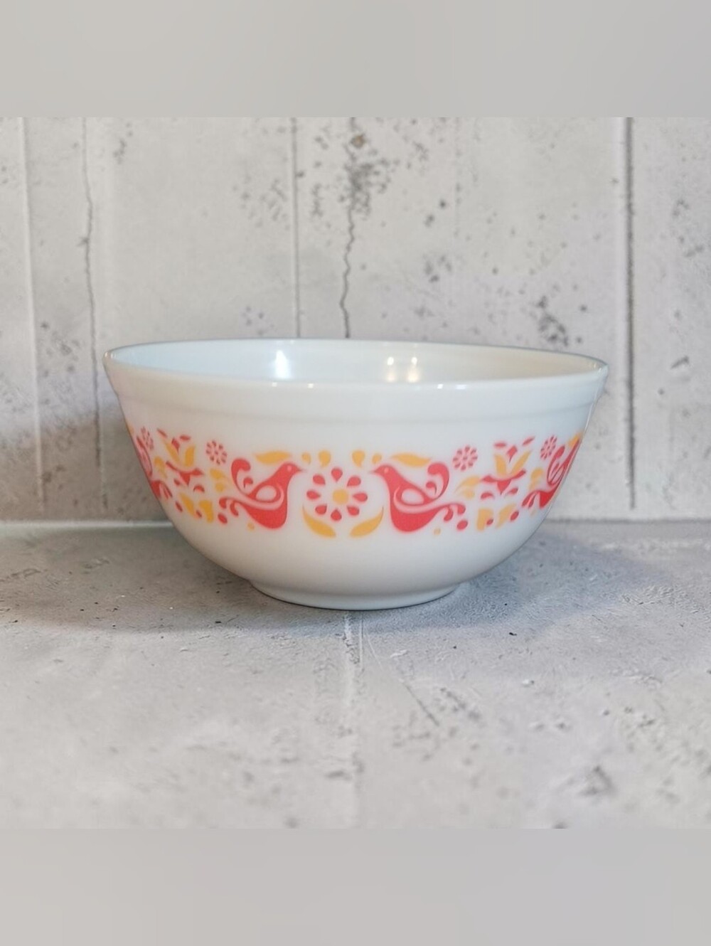 Vintage "Friendship Mixing Bowl" 2 1/2 QT